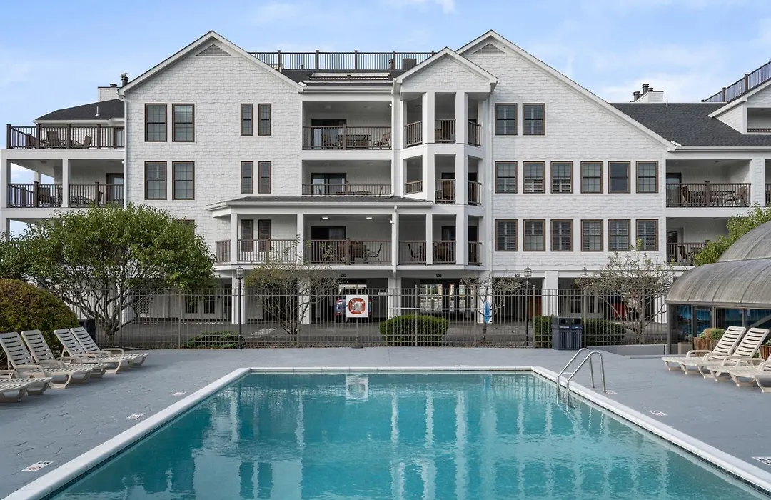Club Wyndham Newport Onshore-1