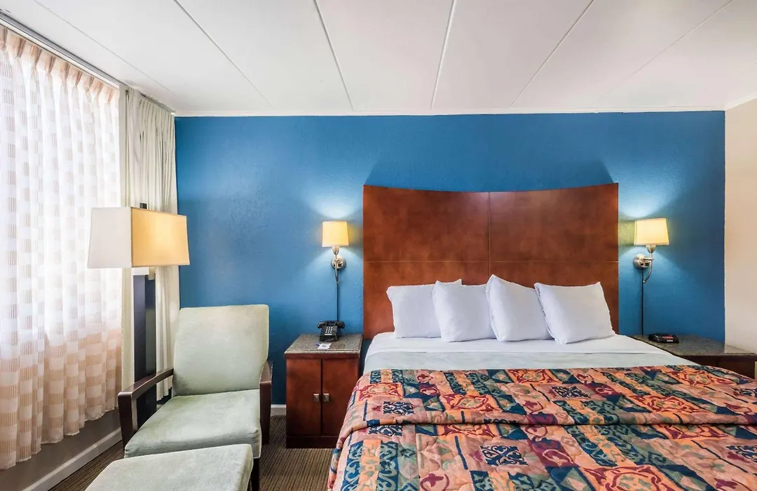 Travelodge By Wyndham Aberdeen-1