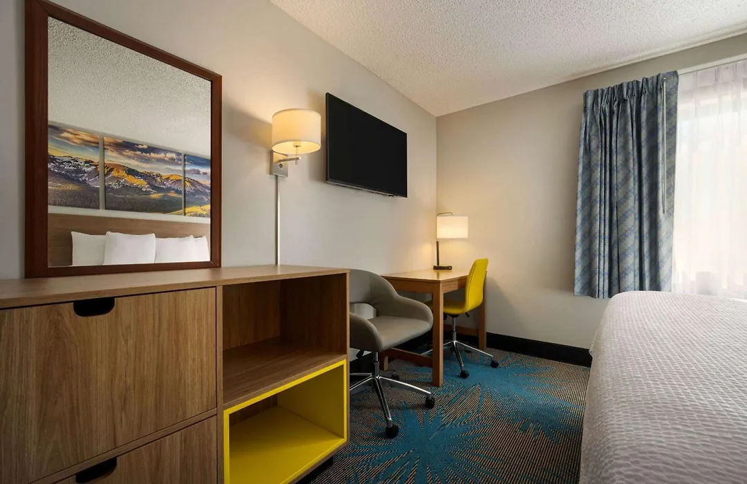 Days Inn By Wyndham Carbondale-1