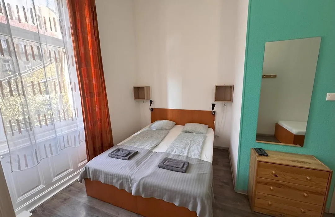 Omega Guesthouse Budapest-1