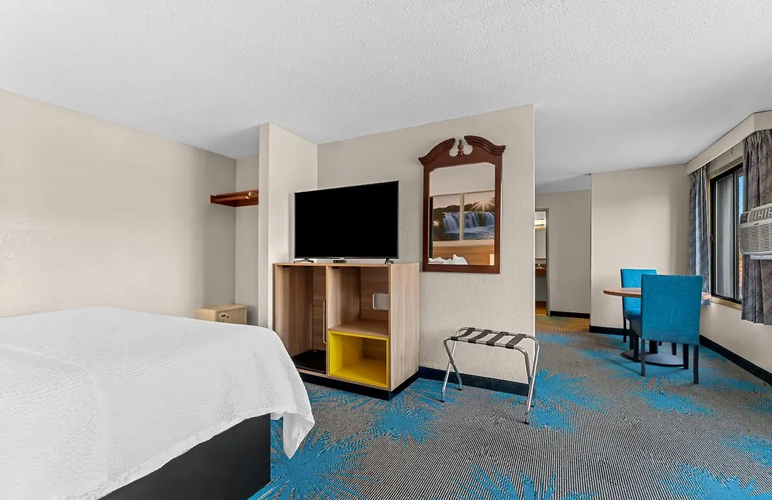 Days Inn By Wyndham Sioux Falls-1