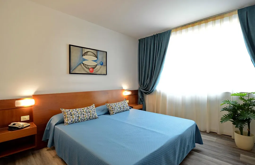 Hotel Krystal-1