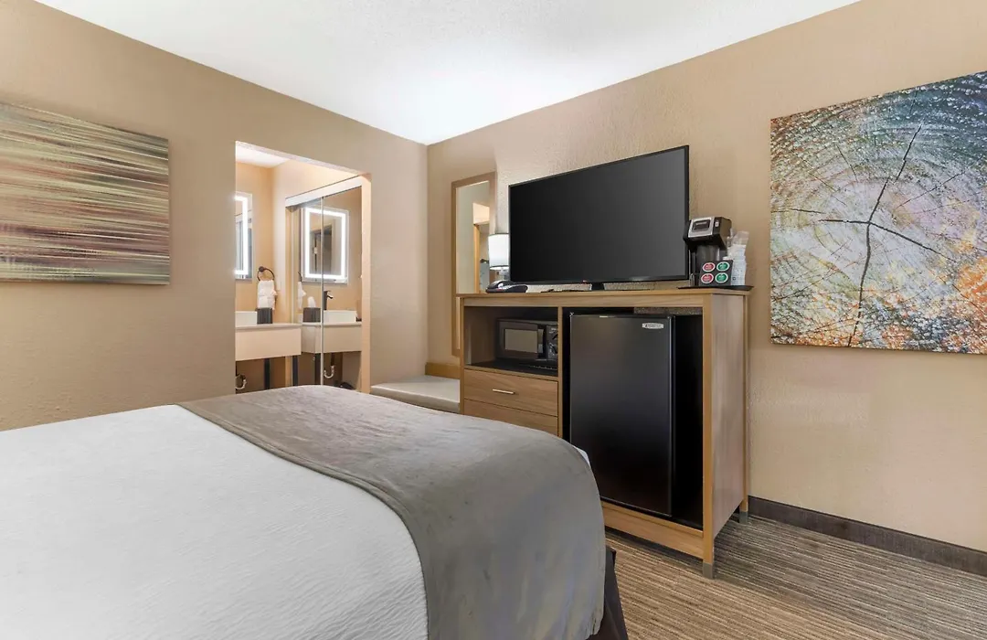 Best Western Plus Landing View Inn & Suites-1