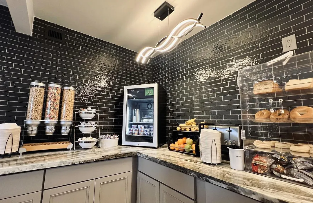La Quinta Inn By Wyndham Sheboygan-1
