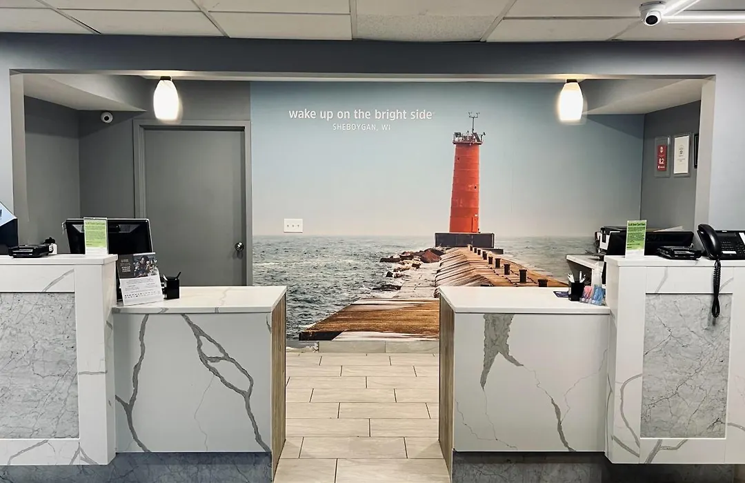 La Quinta Inn By Wyndham Sheboygan-1