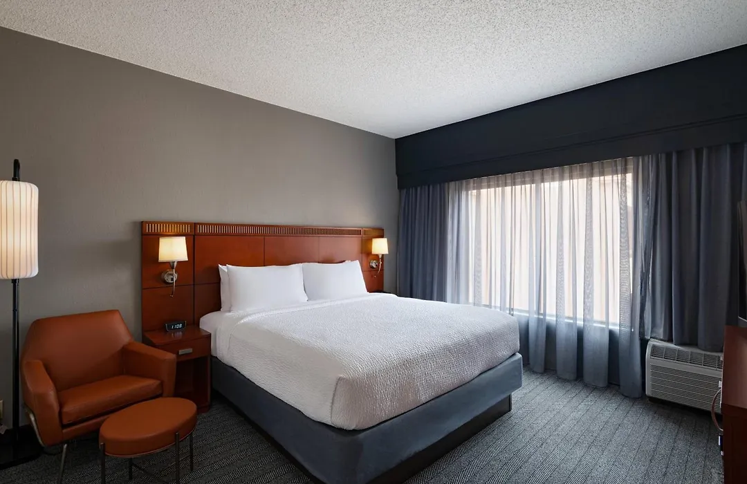 Courtyard By Marriott San Antonio Airport-1