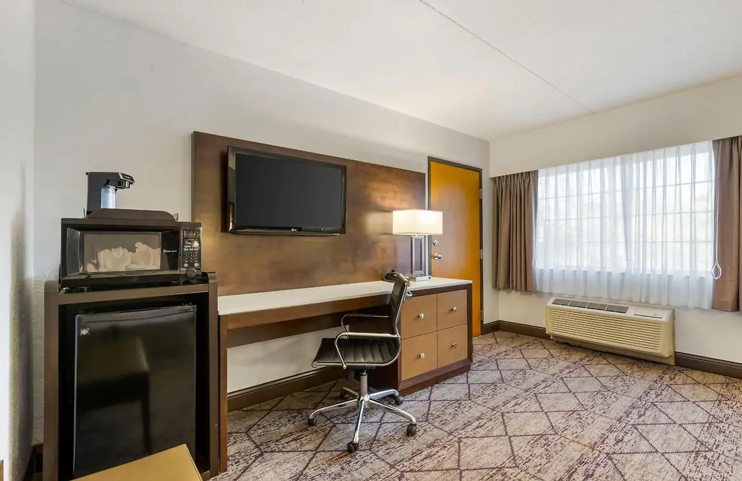 Best Western Plus Longbranch Hotel & Convention Center-1