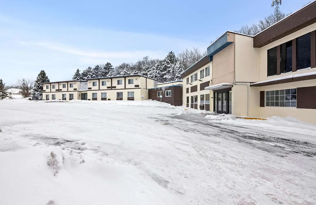 Econo Lodge Manistee-1