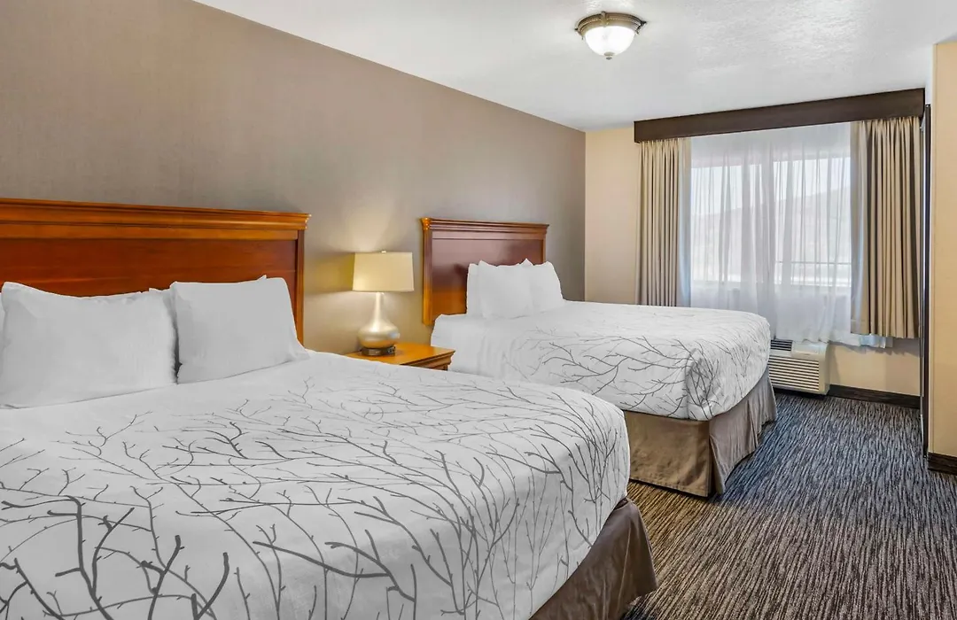 Best Western Plus Landmark Inn-1