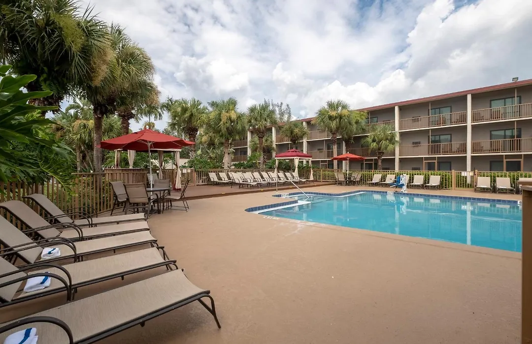 Red Roof Inn Plus+ & Suites Naples Downtown-5Th Ave S-1