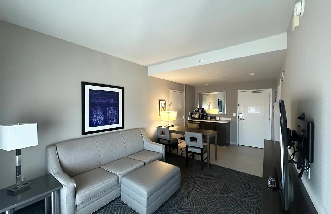 Embassy Suites By Hilton Kansas City Olathe-1