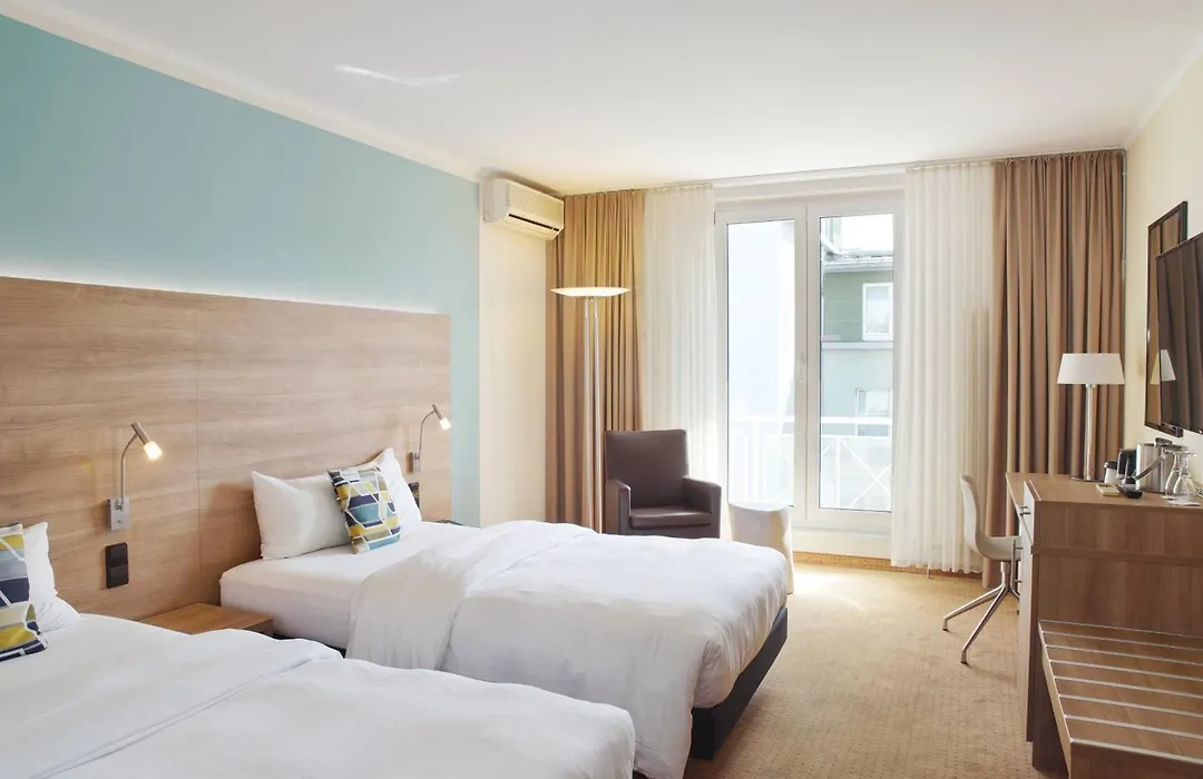 Courtyard By Marriott Dresden-1