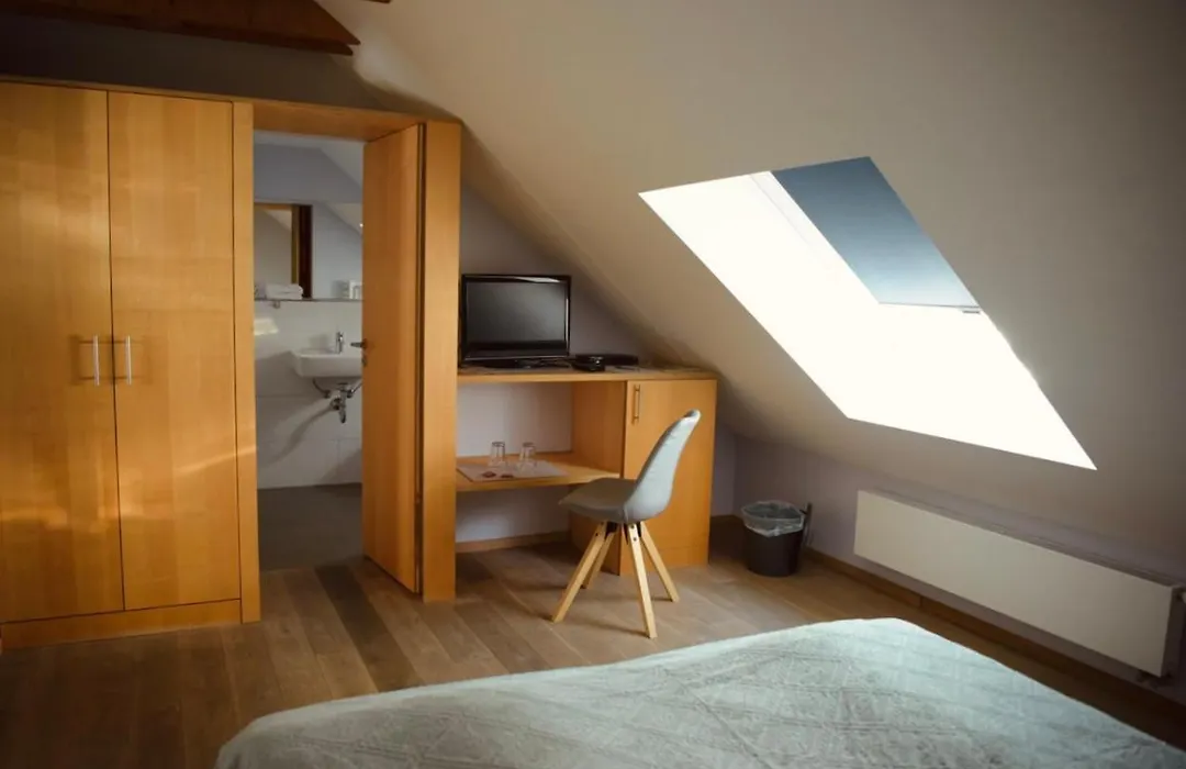 Main Landhaus-1