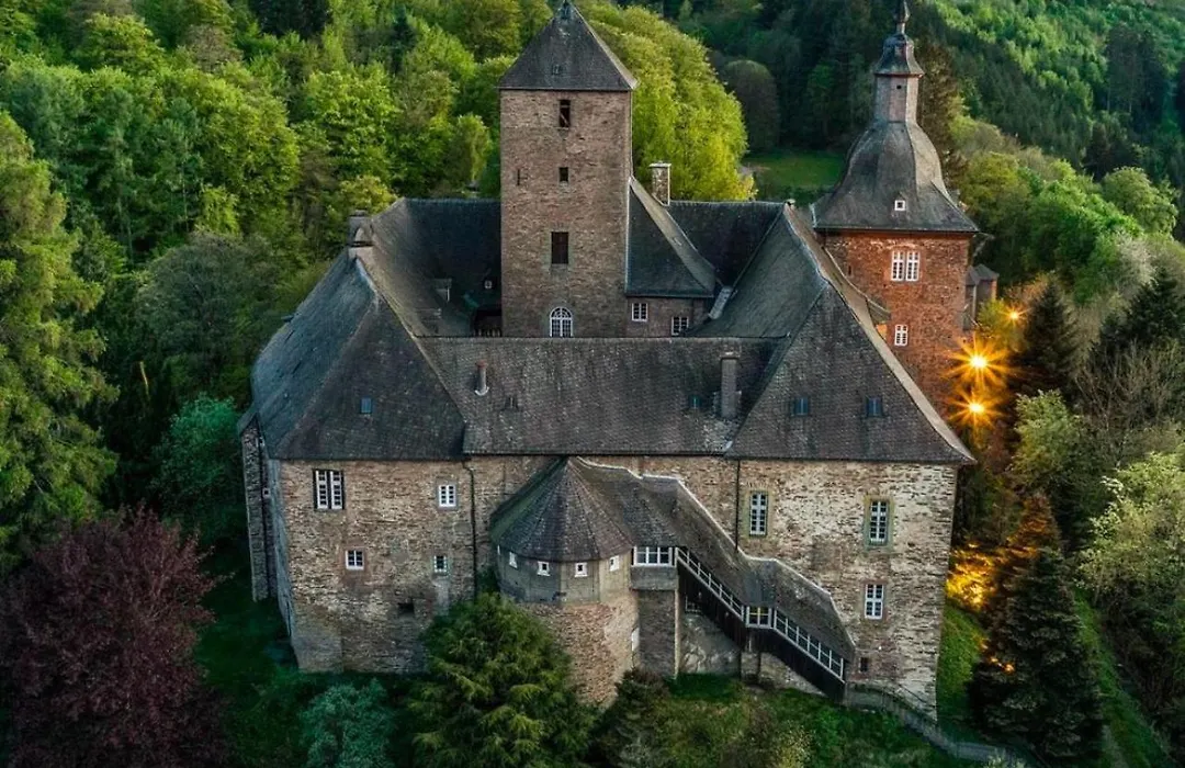 Hotel und Restaurant Burg Schnellenberg-1
