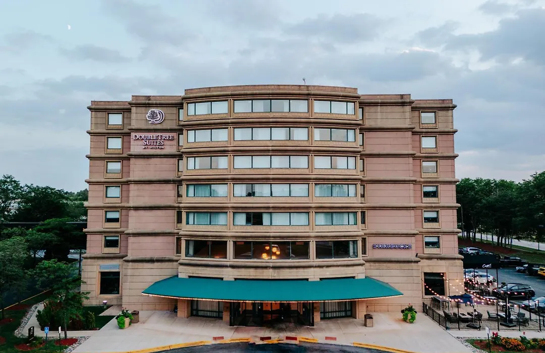 Doubletree Suites By Hilton Hotel & Conference Center Chicago-Downers Grove-1