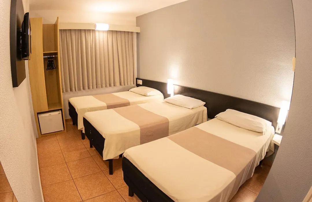 Ibis Taubate-1