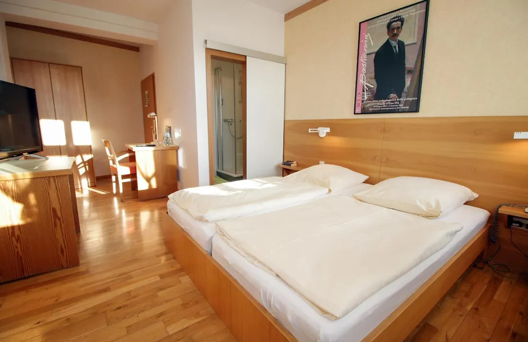 An der Persiluhr Stadt-gut-Hotel-1