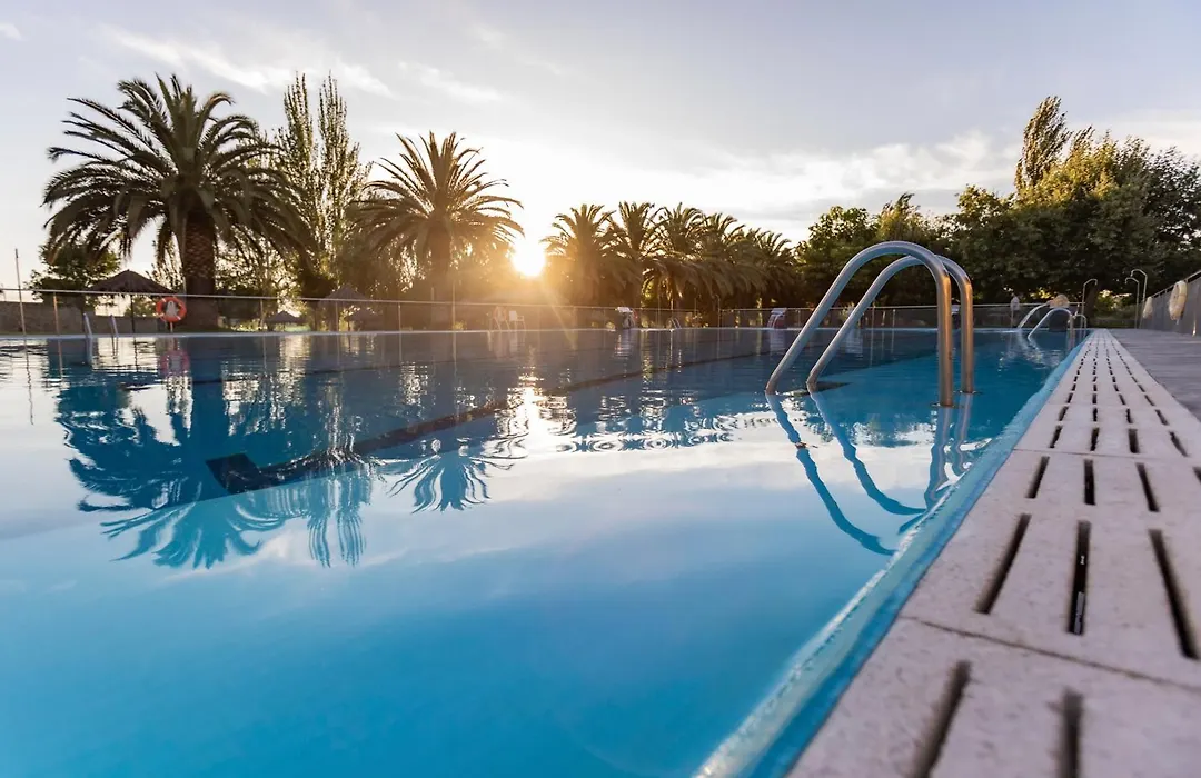 Hostal - Bungalows Camping Cáceres-1