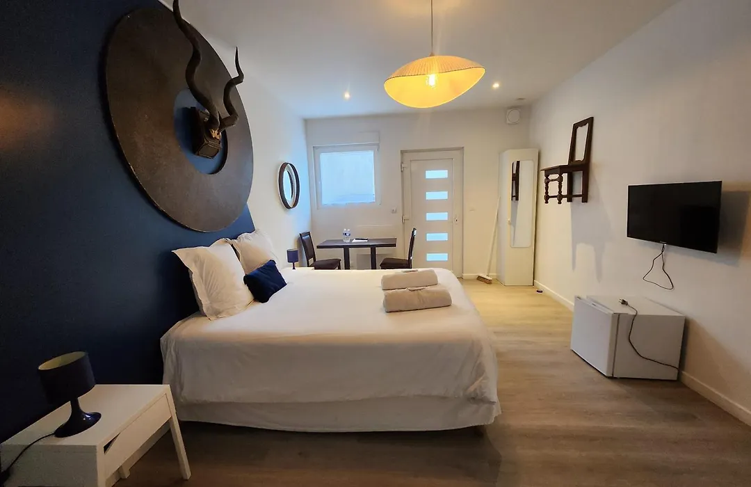 Chambres privées hyper-centre Epernay lit 160x200cm-1