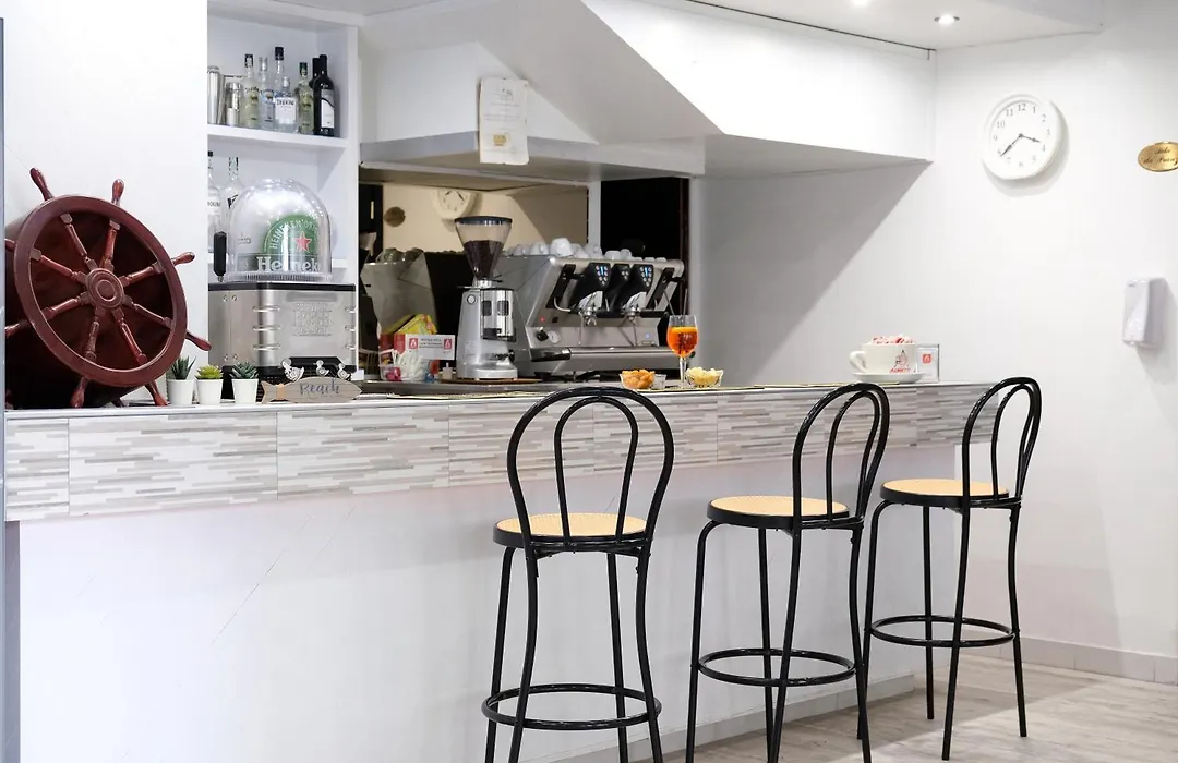 Hotel Canasta-1