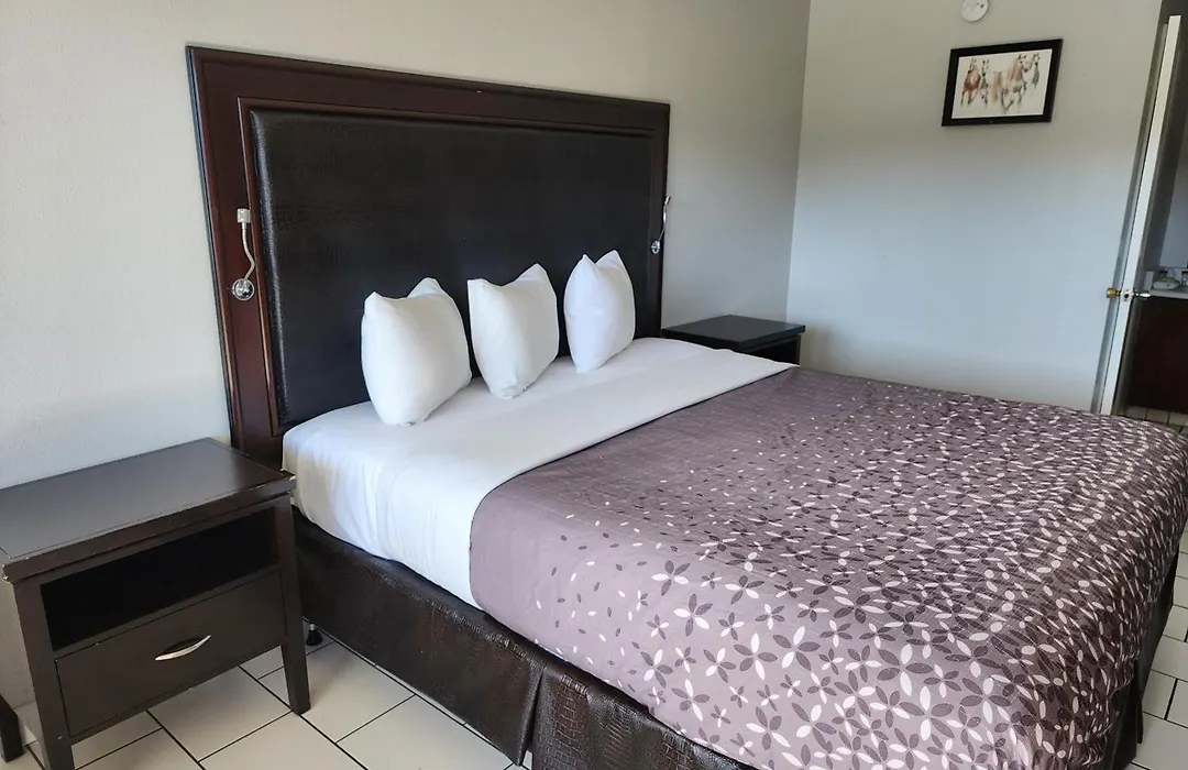Pacific Inn-1