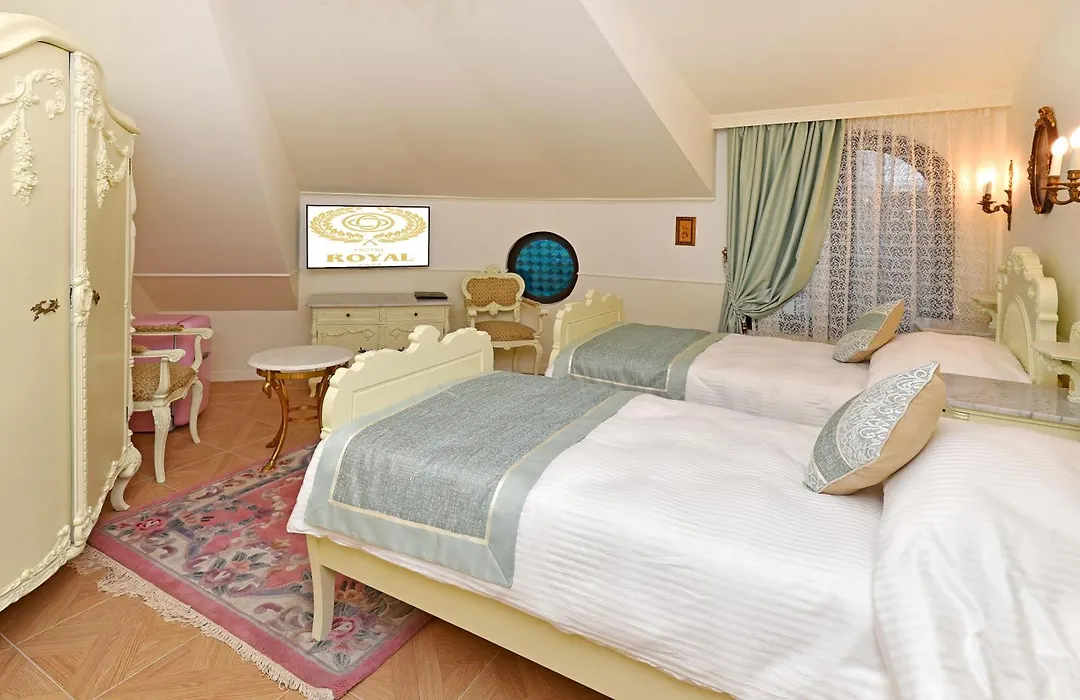 Royal Hotel-1