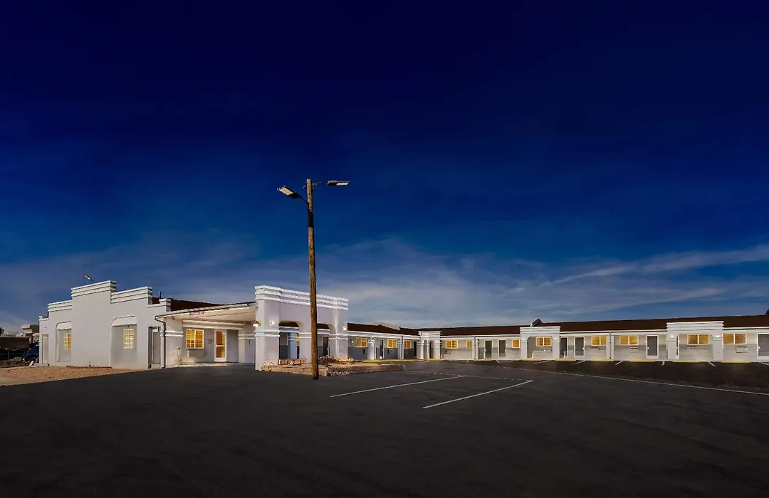 Econo Lodge Inn & Suites Santa Rosa-1