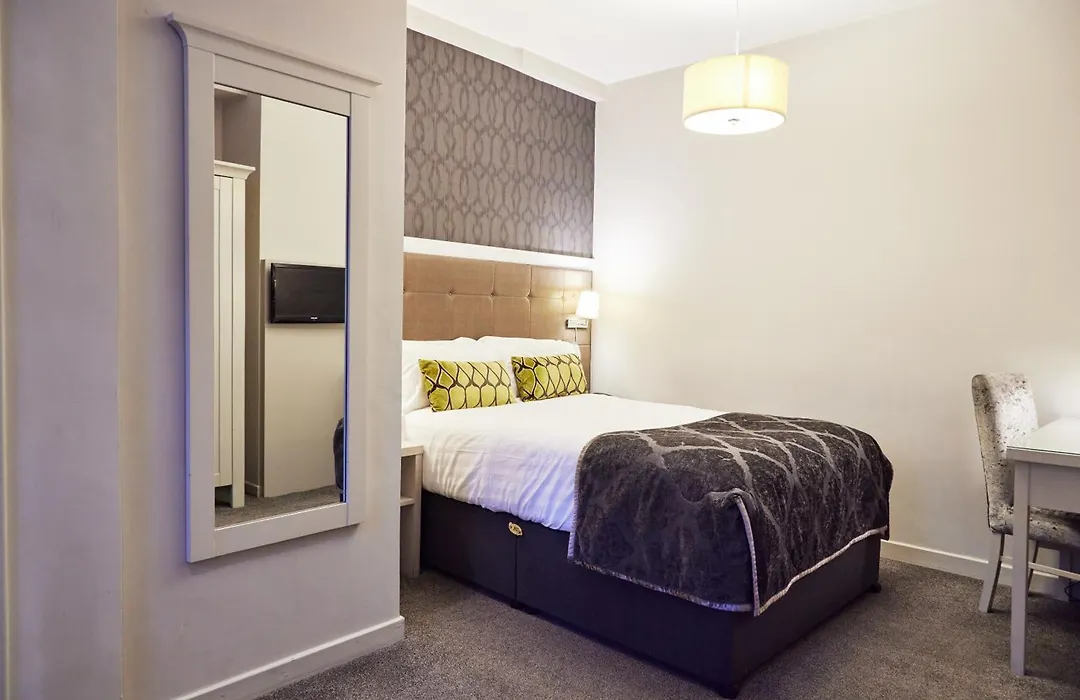 Hotel Isaacs Cork City-1