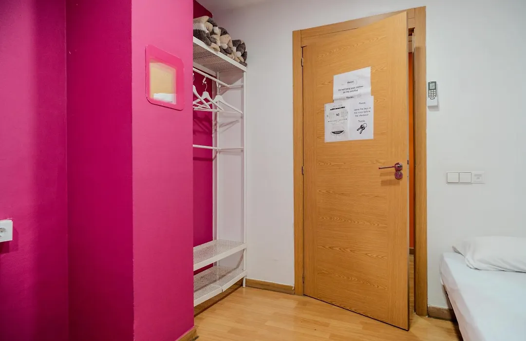 Holidaysbcn Rooms-1
