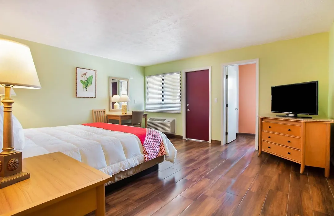 Oyo Waterfront Hotel- Cape Coral Fort Myers, Fl-1