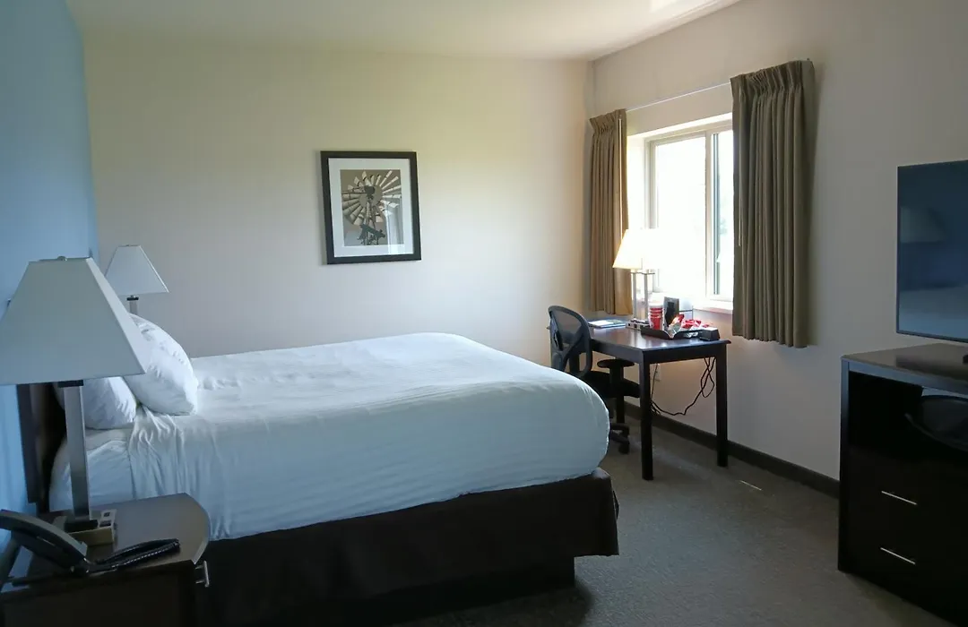 Cobblestone Inn & Suites - Manchester-1