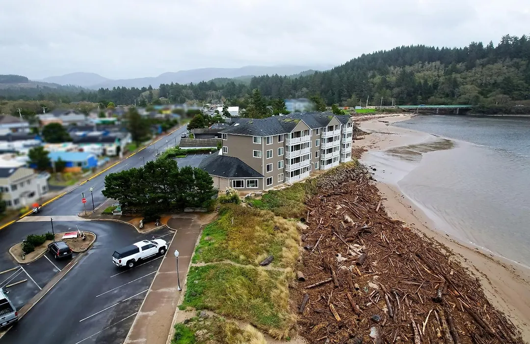 Siletz Bay Beachfront Hotel By Oyo Lincoln City-1