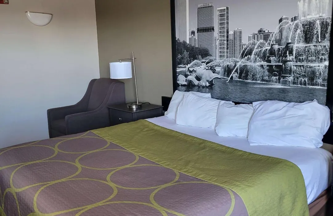 Super 8 By Wyndham Aurora/Naperville Area-1