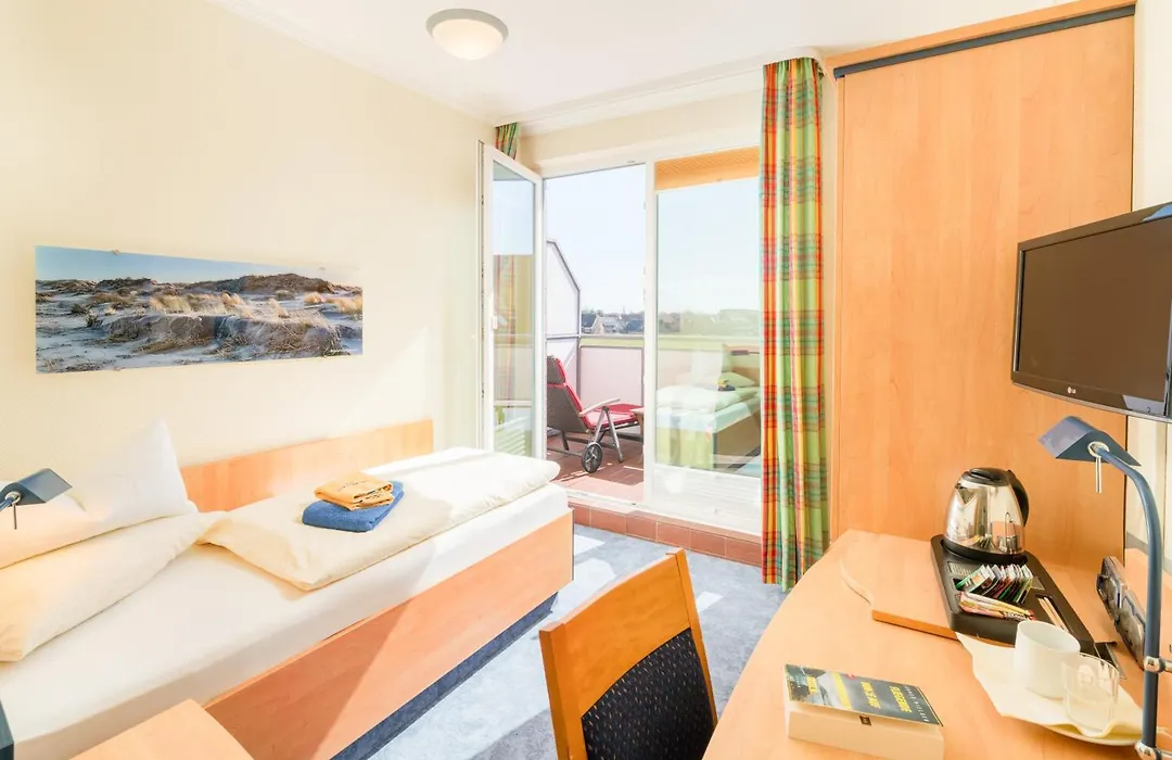 Hotel Strandburg-1