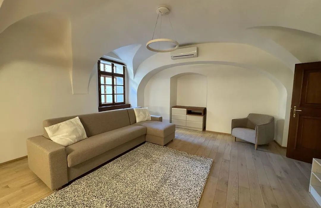 Hotel U 3 Pstrosu-1