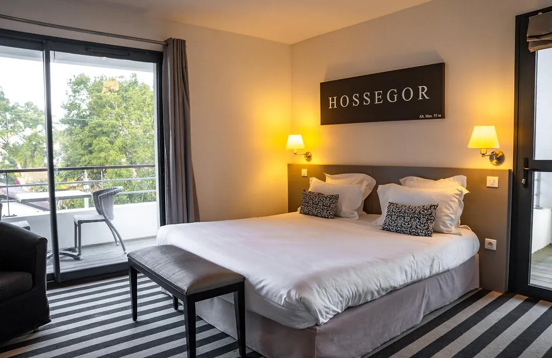 Hotel 202-1