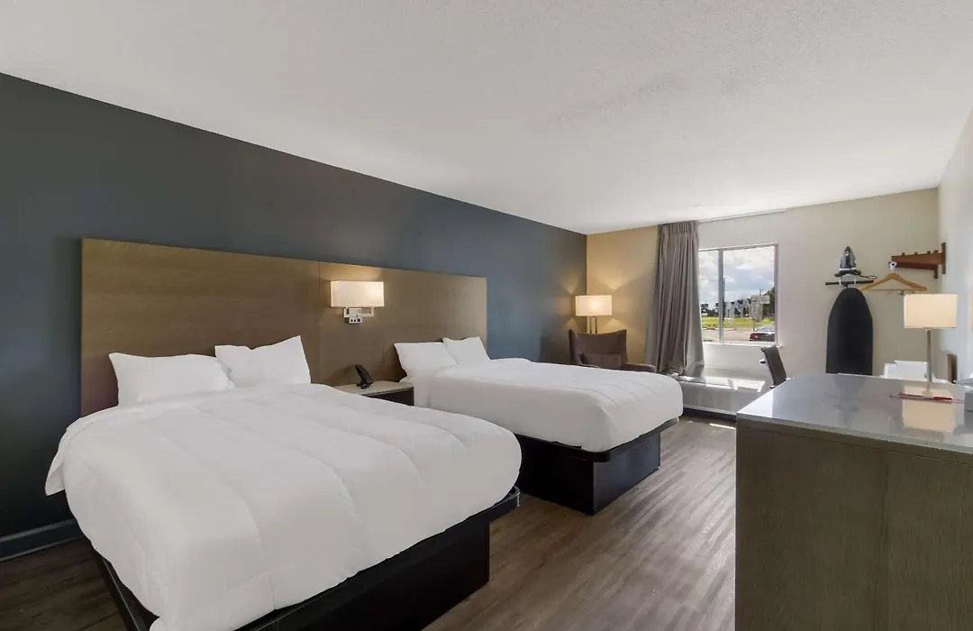 Econo Lodge Cherry Point-1