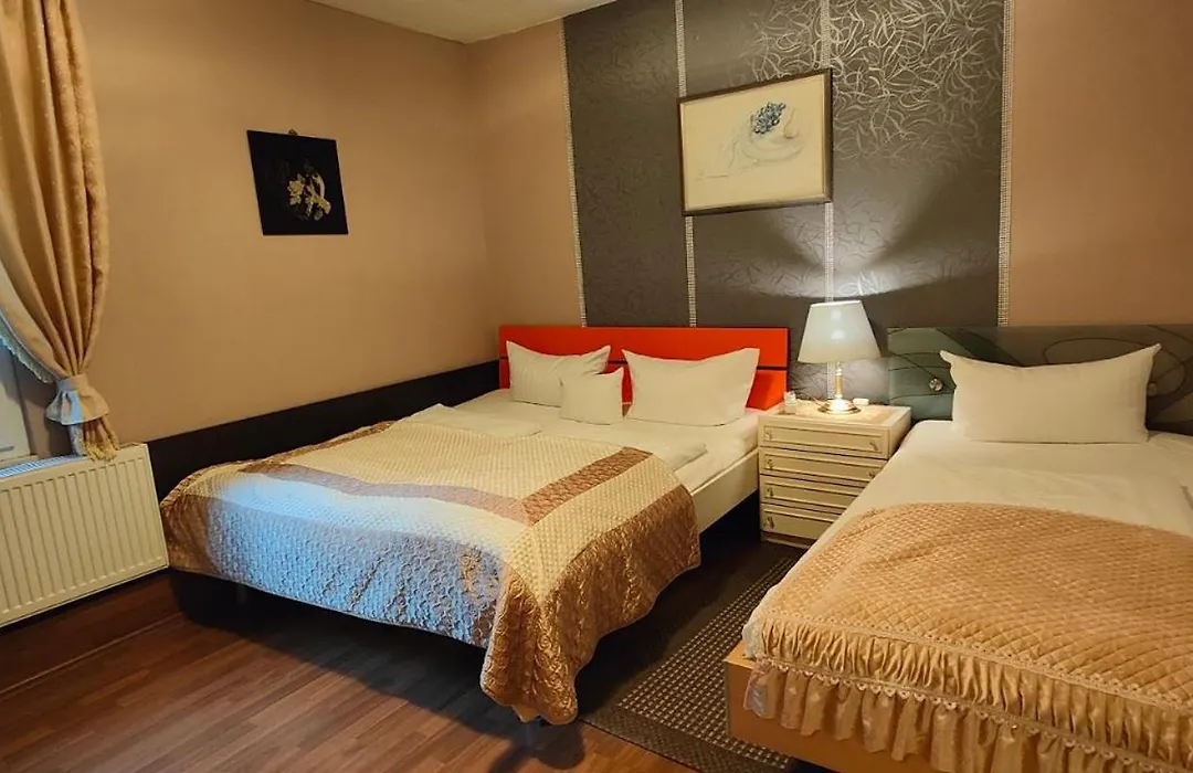 Hotel Happy-1