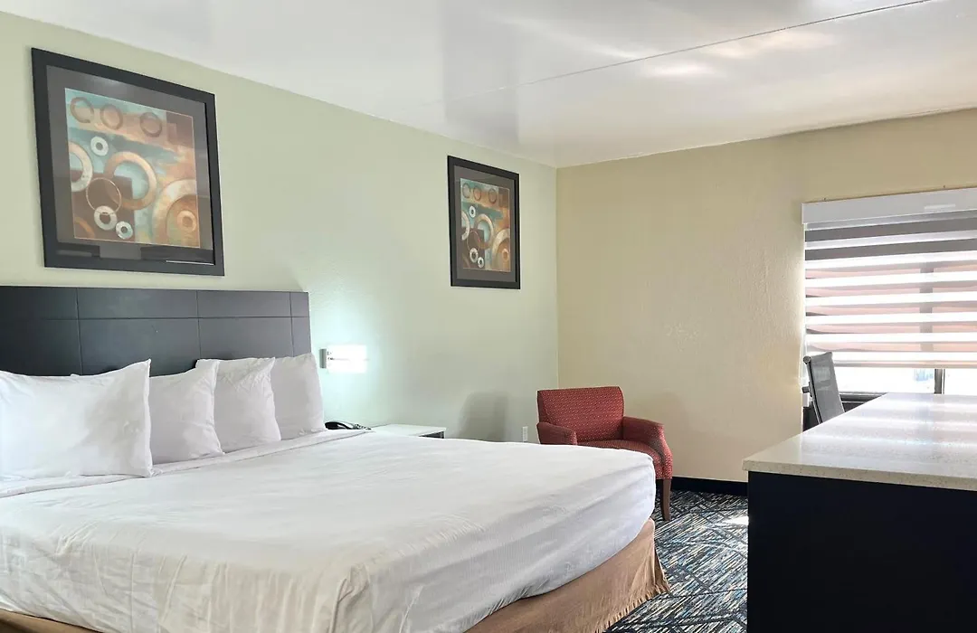 Baymont By Wyndham Cincinnati Sharonville-1