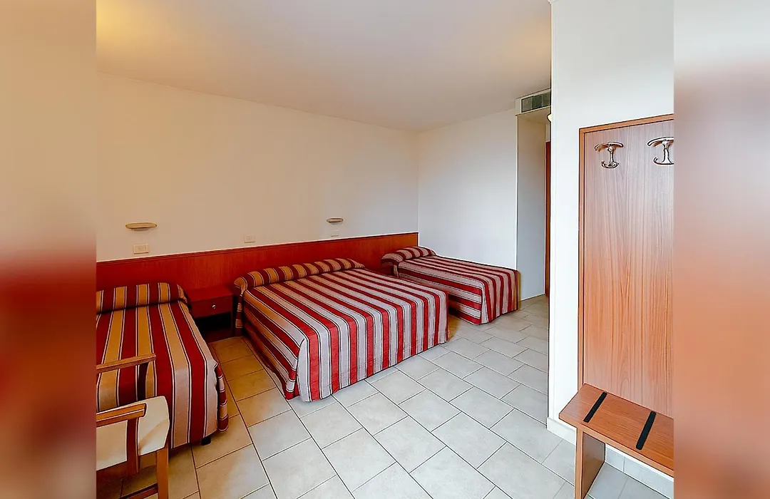 Hotel e Appartamenti La Solaria con parcheggio gratuito a soli 450 MT dalla nuova Basilica di Padre Pio-1