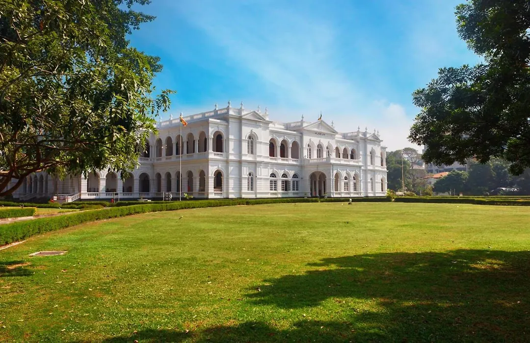 Fairway Colombo - Sri Lanka'S First Hotel With Robot Technology-1
