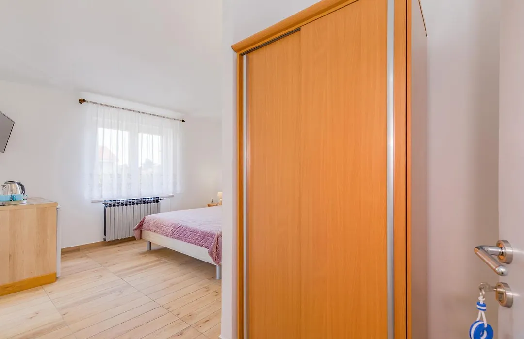 Bed And Breakfast Ema-1