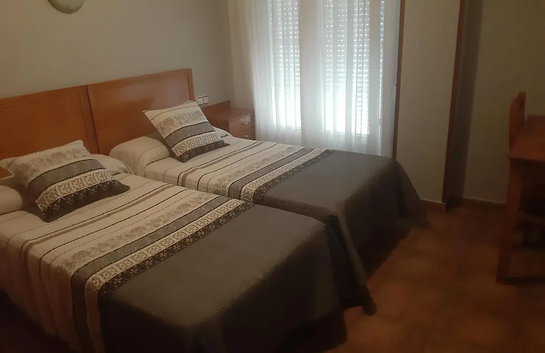 Hotel Los Leones, el más cercano a Warner-1