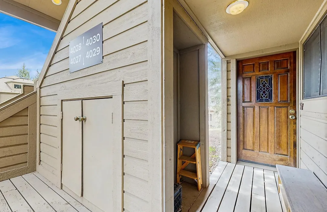 4027 Bluff-1