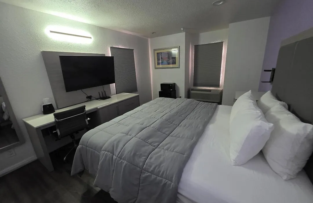The Aqua Pacific Hotel-1
