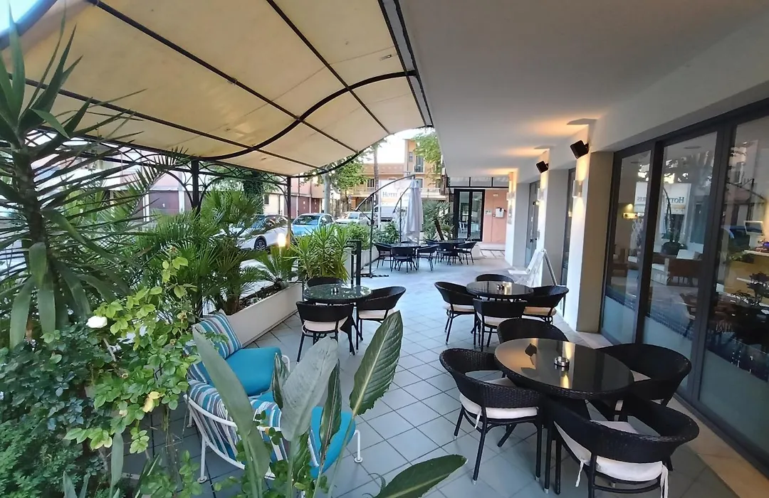 Hotel Chris-1
