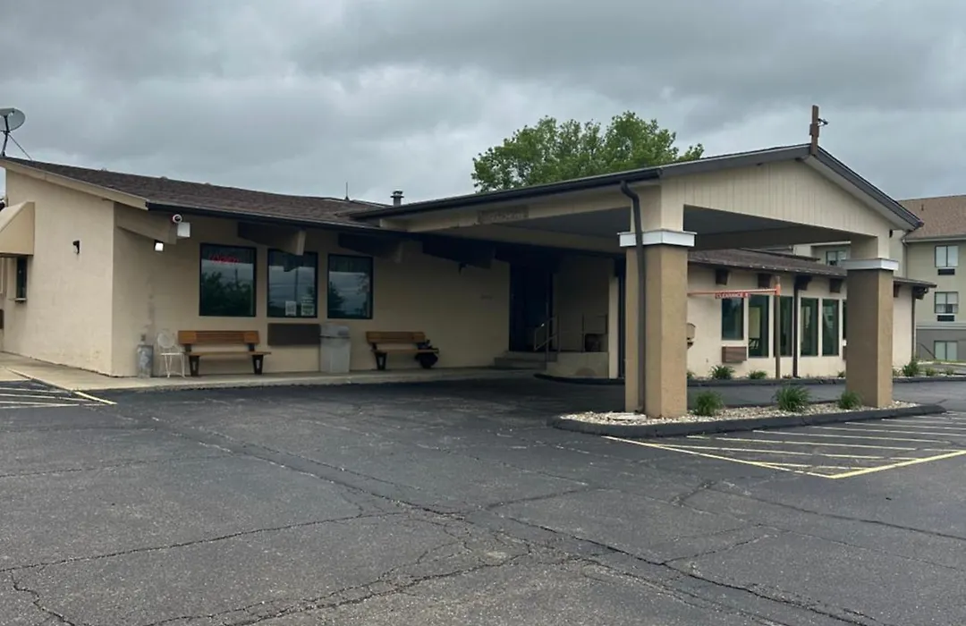 Executive Inn-1