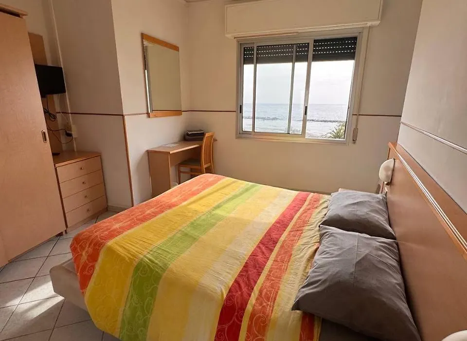 Hotel Ideal-1
