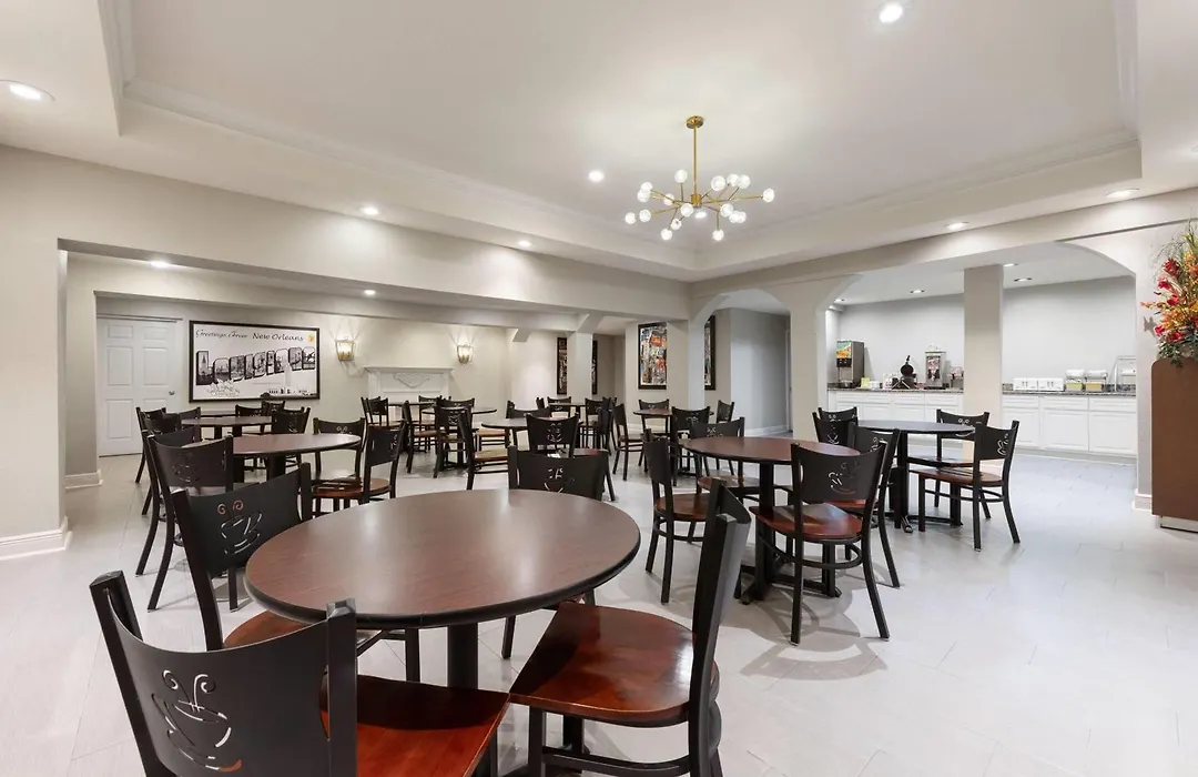 Super 8 By Wyndham New Orleans-1