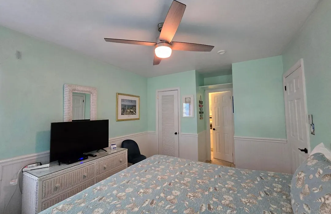 Oceanfront Sea Scape Motel-1